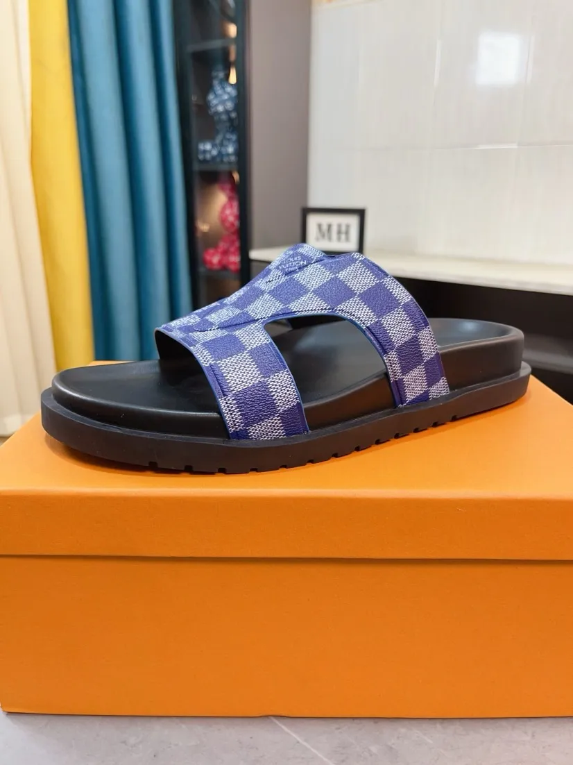 Men's shoes💰300🌹🌹【LV】Multi-color new men's slippers, original top-quality version, original special cowhide with pebbled embossing➕sheepskin on the inner and side, non-slip combination sole, more stable walking, more comfortable and lightweight, high-end and generous, size: 38~44